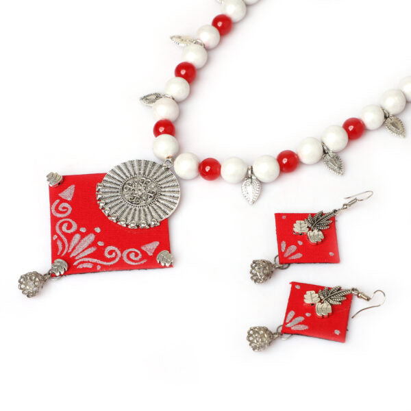 Fabric necklace with metal accessories