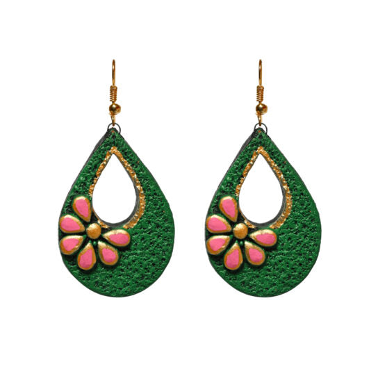 Green earring in terracotta