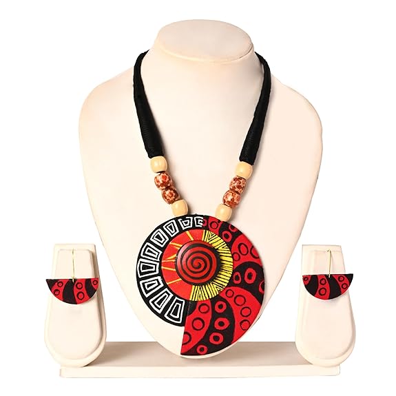 Shell design fabric necklace set