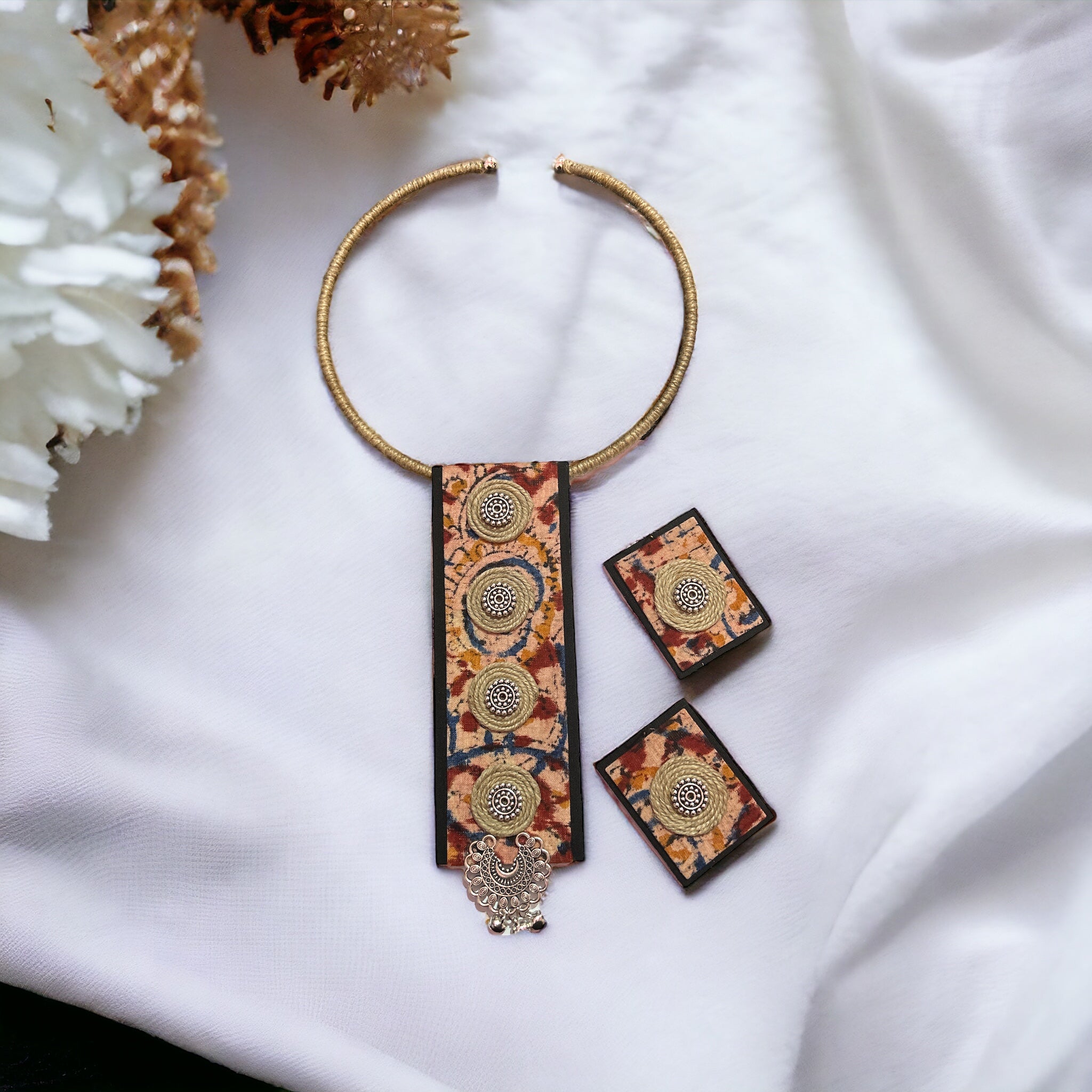 Fabric and metal hasli design necklace set
