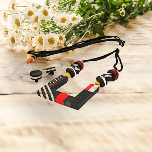 Black and white terracotta necklace set