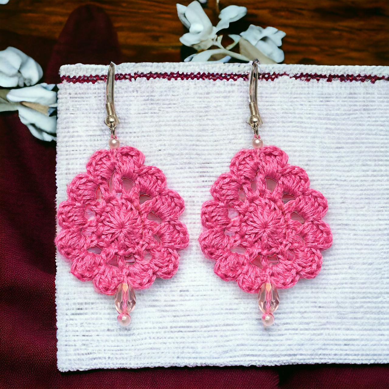 Rounded shaped Crochet earrings pink