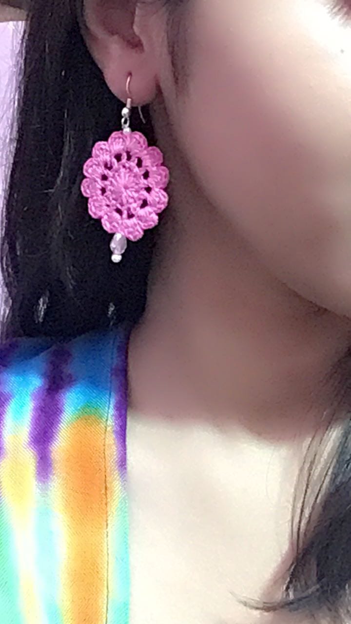 Rounded shaped Crochet earrings pink