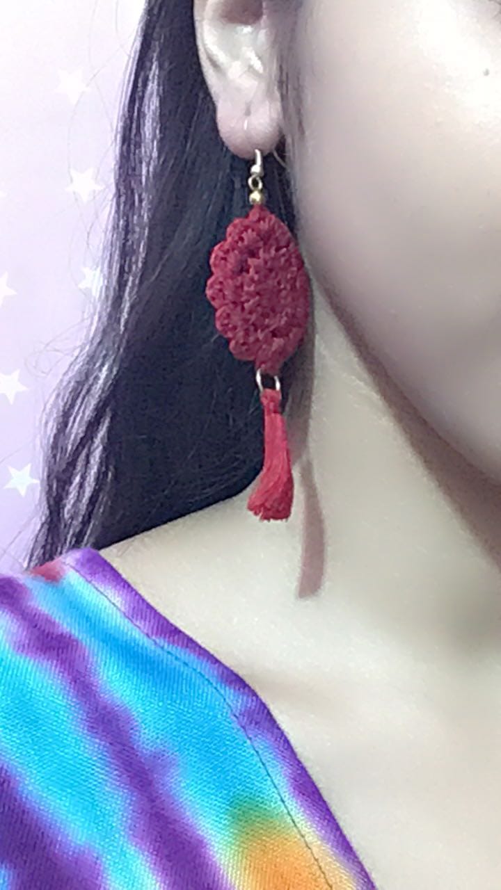 Roundal crochet earrings maroon
