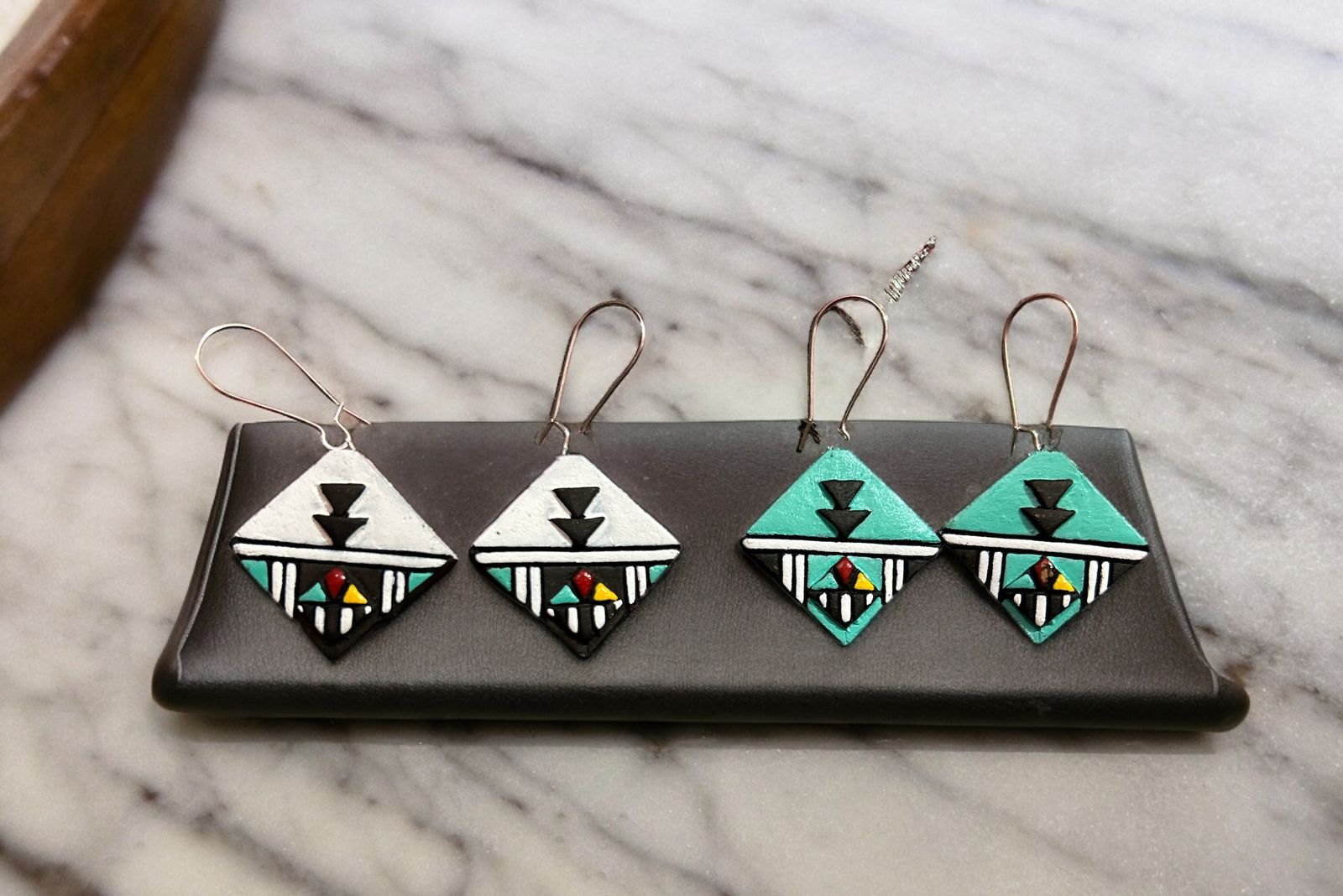 Kite shape earrings in terracotta (set of 2 pairs)