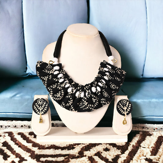 Fabric necklace set Chokkar style frill design black