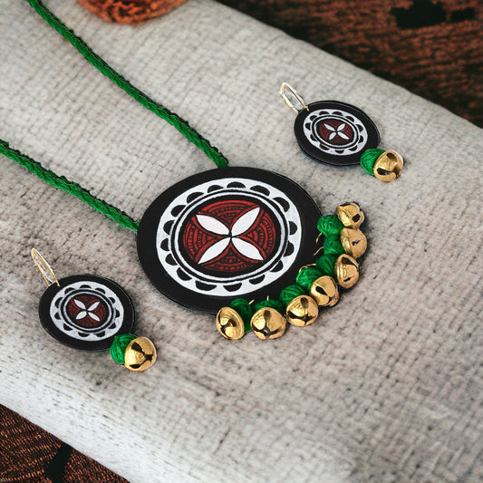 Fabric necklace set painted with gungroo (Green)