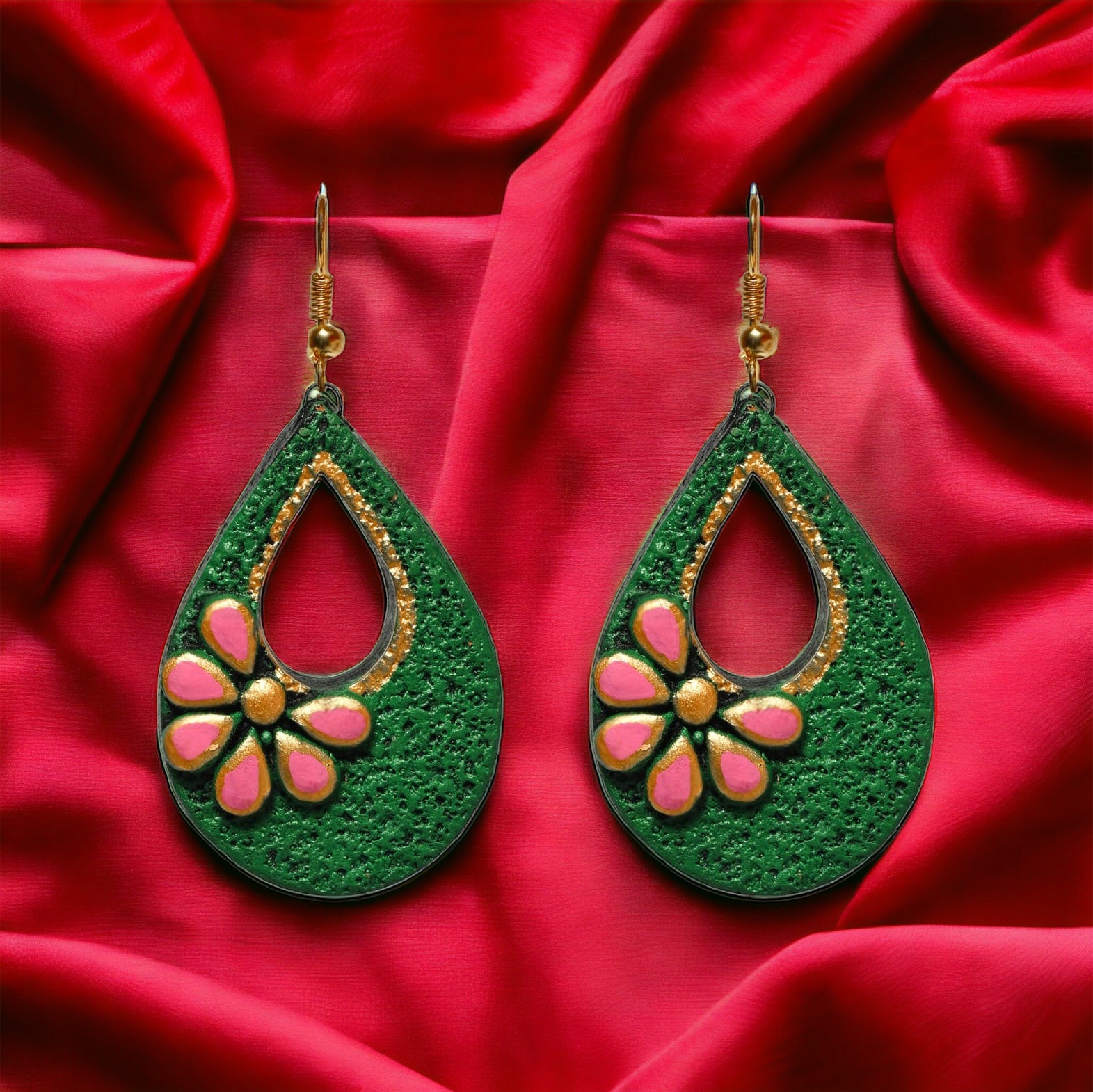 Green earring in terracotta