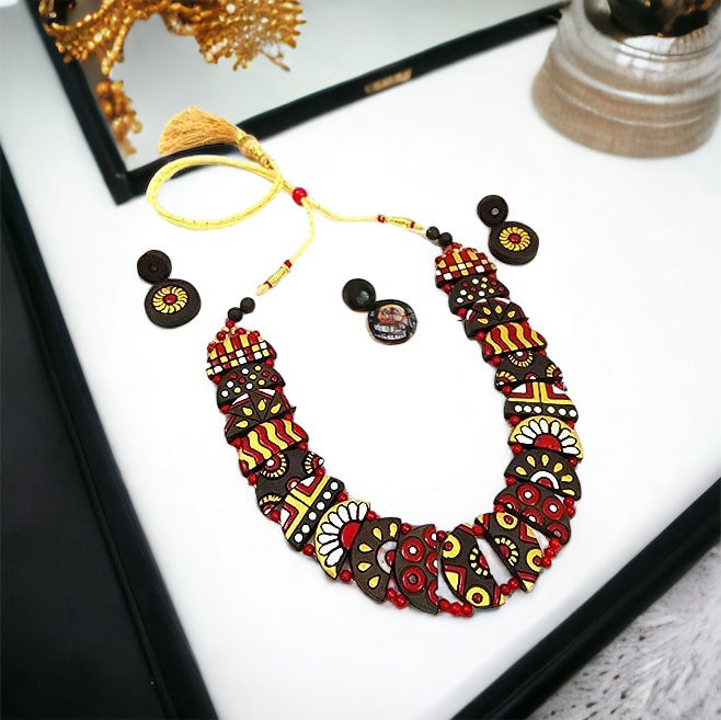 Exclusively Black and red broken design terracotta necklace set